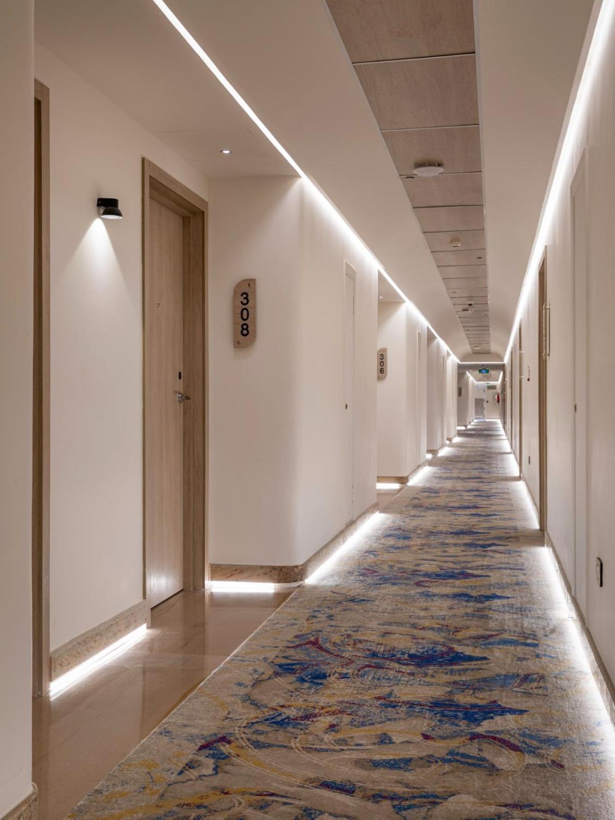 Mirage Hotel & Conference Center İskenderiye Dış mekan fotoğraf A corridor at the hotel
